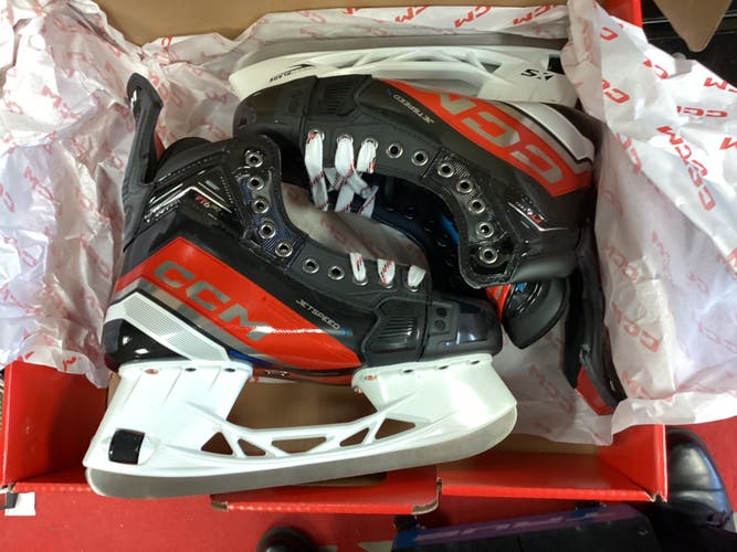 New Senior CCM JetSpeed FT6 Pro Hockey Skates Regular width 7