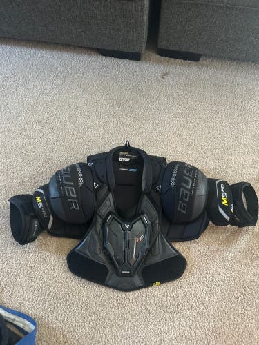 Used Medium Bauer Pro Stock Supreme 3S Pro Shoulder Pads
