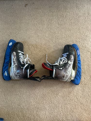 Used Senior Bauer Regular Width Pro Stock 8.5 Vapor Hyperlite Hockey Skates