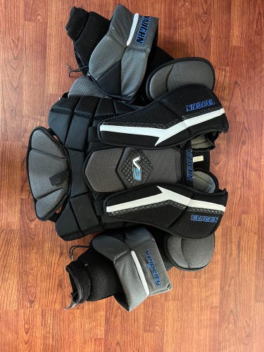 Used Large Vaughn Velocity V9 Goalie Chest Protector