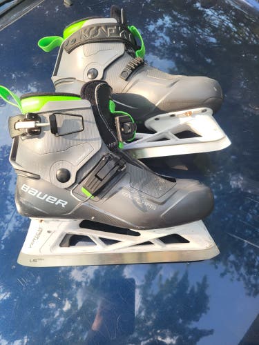 Used Intermediate Bauer Konekt goalie Hockey Skates Regular Width 6