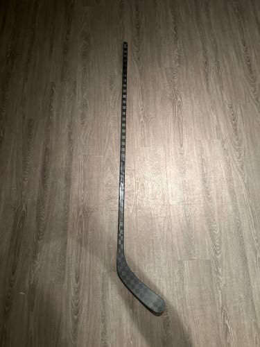 McKinnon Pro Curve Pro Blackout 75 Flex Left Handed Stick Used