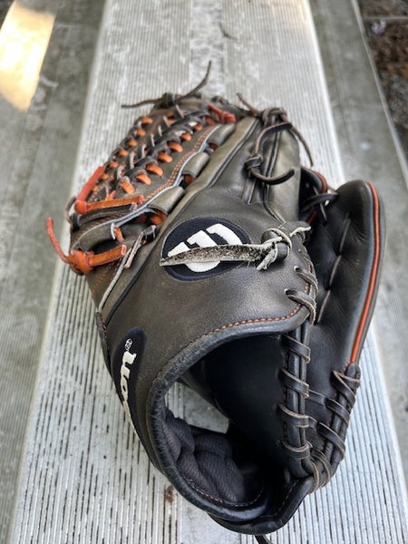 Used Wilson A2K Baseball Glove D33 11.75" - Right Hand Throw
