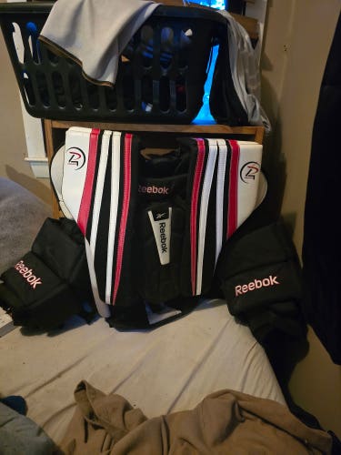 Used Medium Reebok P4 Goalie Chest Protector Pro Stock