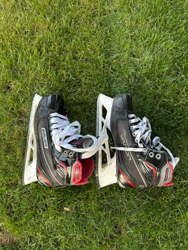 Bauer Vapor X900 Goalie Skates- Size 9