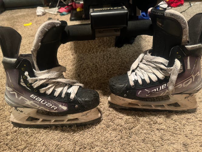 Size 8 Bauer X Vapor Hyperlite skates