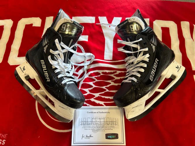 Detroit Red Wings NHL Pro Stock Black Bauer Hyperlite 2 Skates 8.5 Made Canada