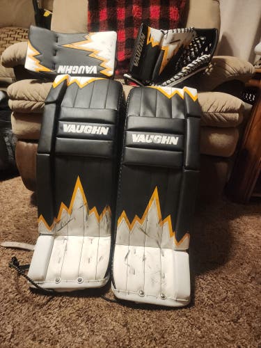 Used 28" Vaughn Regular Goalie Full Set