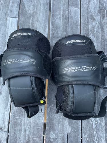 Bauer Supreme S18 knee guard Jr