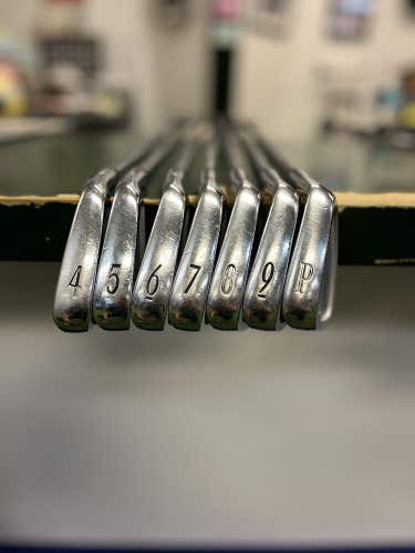 Titleist 695 CB Forged Iron Set 4-PW