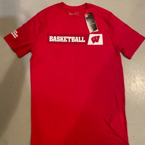 New Wisconsin Basketball Under Armour T-Shirt Men’s Small