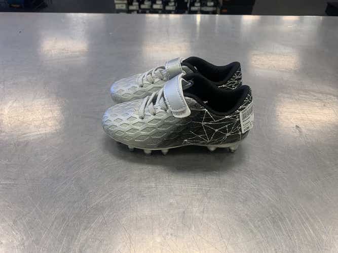 Used Youth 09.0 Cleat Soccer Outdoor Cleats