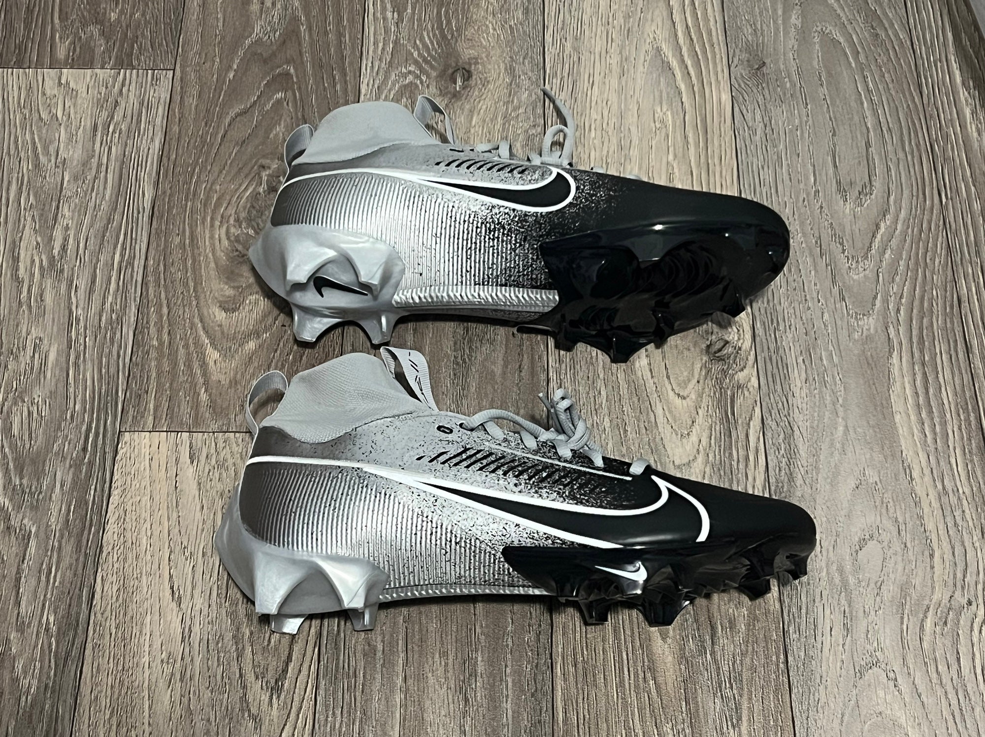 NEW Nike Vapor Edge 360 2 Silver Black Football Cleats hf3454-003 Mens Size 15 Amazon.com | Nike Vapor Edge Elite 360 2 Men main image 4