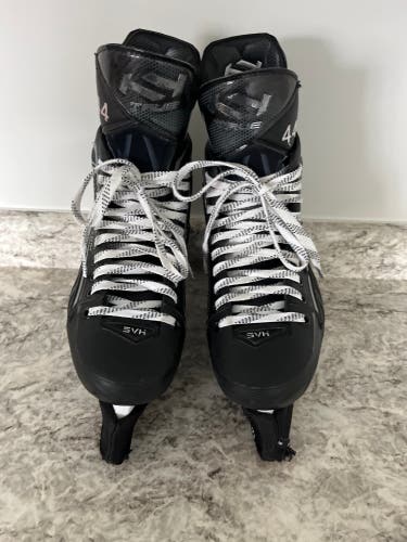 Used Mint Condition Senior True Regular Width   8 SVH Pro Hockey Skates