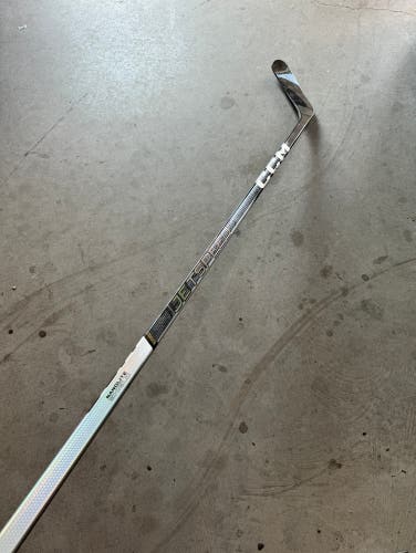 NHL Gently Used Senior CCM Left Hand P28M Flex 80  Pro Stock Jetspeed FT6 Pro Hockey Stick