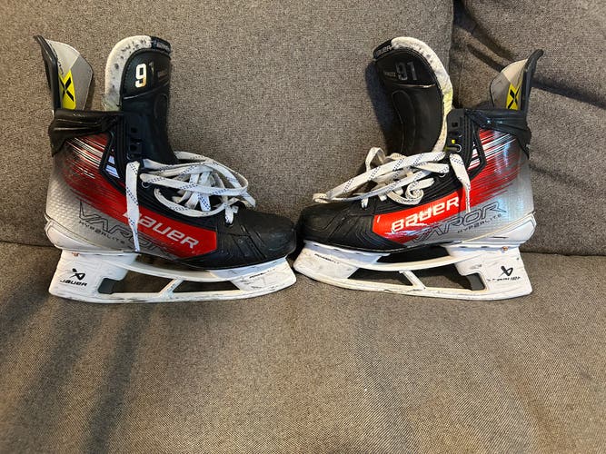 Used Bauer Regular Width  Pro Stock 8.5 Vapor Hyperlite 2 Hockey Skates