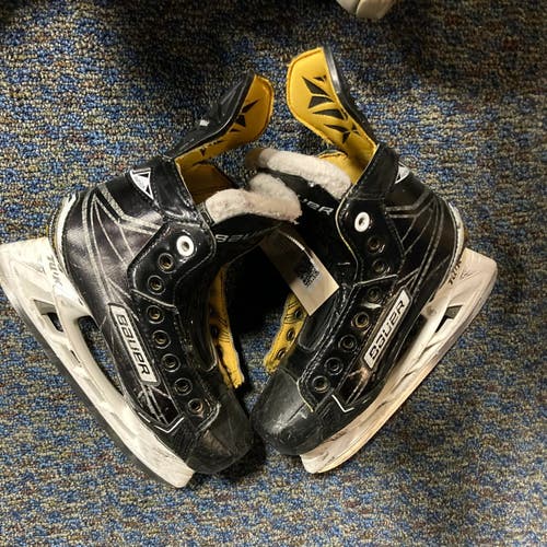 Junior Used Bauer Supreme Matrix Hockey Skates D&R (Regular) 1.5