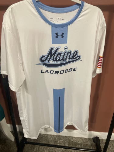 Maine Black Bears Team Issued Shooter Shirt XL