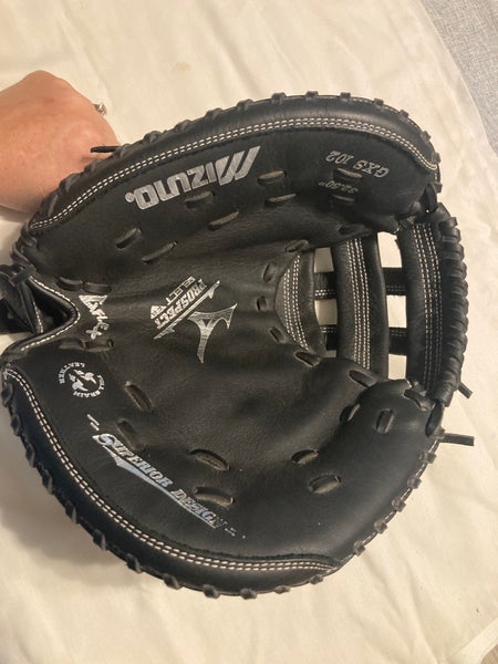 Mizuno Prospect Select 32.5” Youth Fastpitch Catcher’s Mitt: GXS102