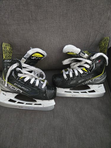 Used Youth Bauer Vapor 3X Hockey Skates Regular Width 11.5