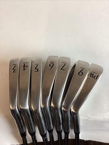 Copperhead II Iron Set 3-PW With A-Flex Senior Steel Shafts. (no 8)