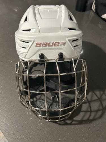 White Medium Bauer Re-Akt 150 Helmet
