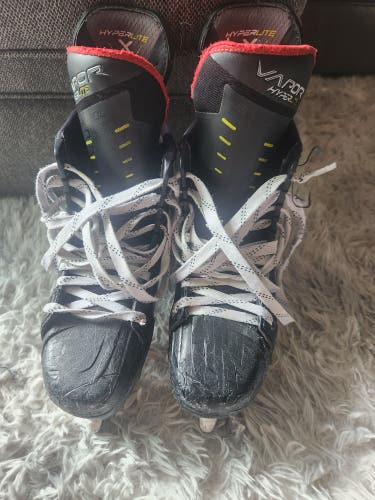 Used Intermediate Bauer Hockey Skates Regular Width 6.5