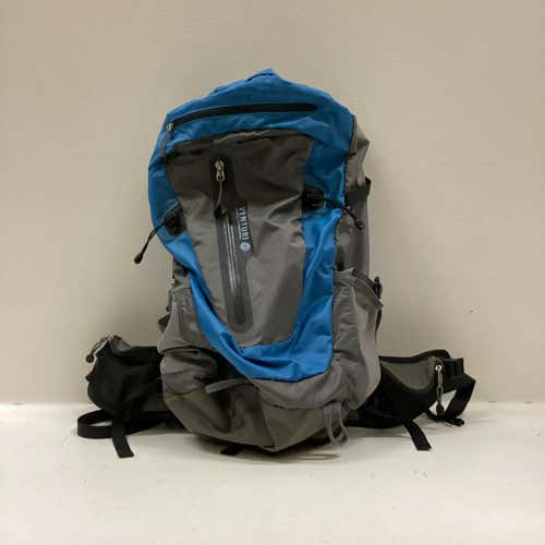 Used Ventrui Hiking Back Pack Camping And Climbing Backpacks