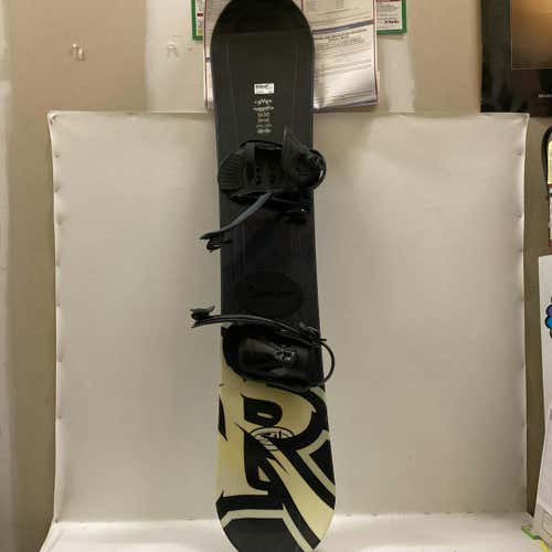 Used Lamar Dagger 163 Cm Men's Snowboard Combo