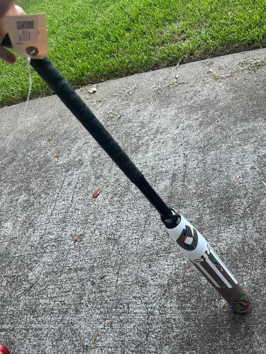 White Used DeMarini Prism Bat (-10) Composite 22 oz 32"