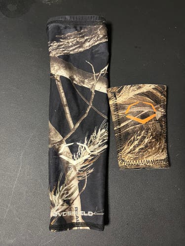 Camo Men’s Wrist Guard And Arm Sleeve