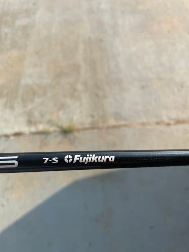 Used Men's Fujikura Stiff Flex Graphite Shaft Ventus Shaft