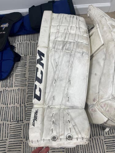 Used 32" CCM Extreme Flex 860 Goalie Leg Pads