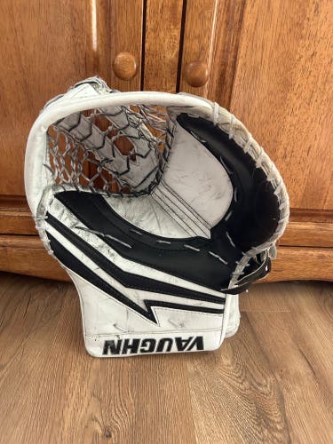 Vaughn Velocity V9 Glove+Blocker