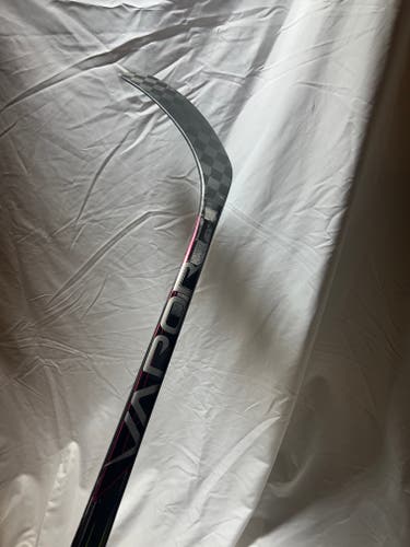 New Intermediate Bauer Right Handed Vapor Hyperlite 2 Hockey Stick P92 65 Flex