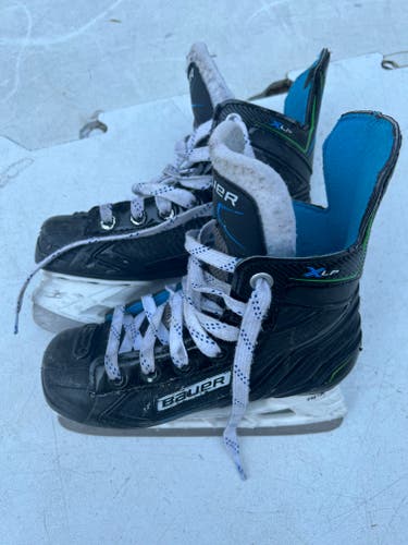 Used Junior Bauer XLP Hockey Skates Regular Width Size 1.5