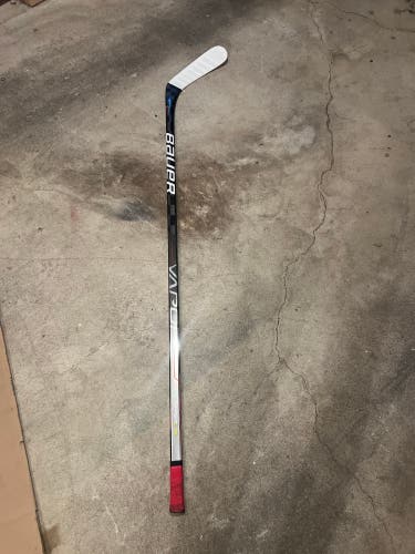 Used Intermediate Bauer Right Handed P92  Vapor Hyperlite Hockey Stick