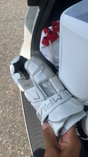 Barely Used All White Maverik M5 Player Gloves | Large | 13”