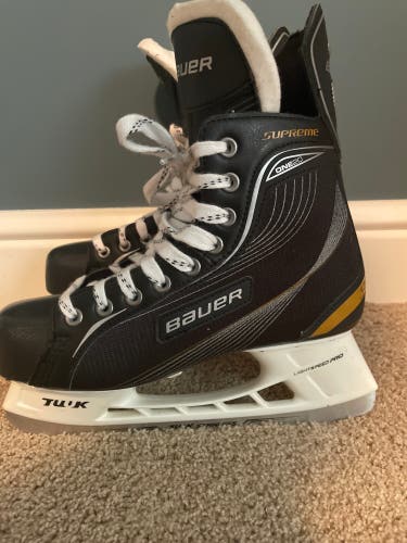 Brand new size 7 Bauer skates