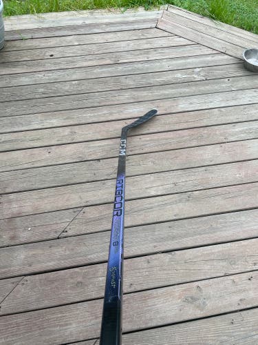 New Intermediate CCM Right Handed P29  RibCor Trigger 8 Pro Hockey Stick