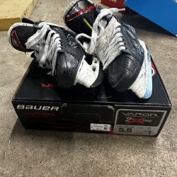 Used Intermediate Bauer Vapor 2X Pro Hockey Skates Regular Width Size 5.5