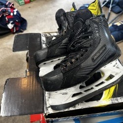 Used Intermediate Bauer Supreme MX3 LE Hockey Skates Regular Width Size 5