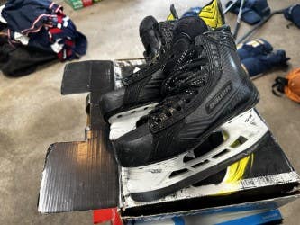 Used Intermediate Bauer Supreme MX3 LE Hockey Skates Regular Width Size 5