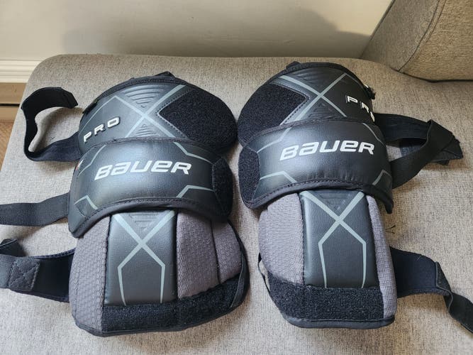 Used Bauer Pro Knee Guard - Intermediate