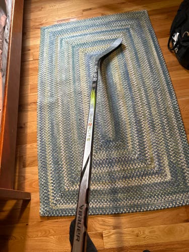 Used Senior Bauer Right Handed P28  Vapor Hyperlite 2 Hockey Stick