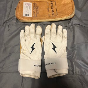 Bruce bolt batting gloves