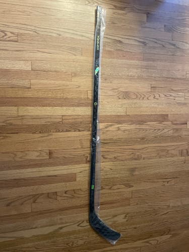 Brand New Senior Bauer Right Handed P92m  Agent R Hockey Stick