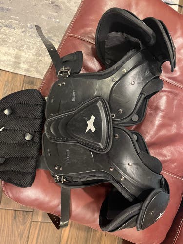 Used Youth Xenith Flyte Shoulder Pads