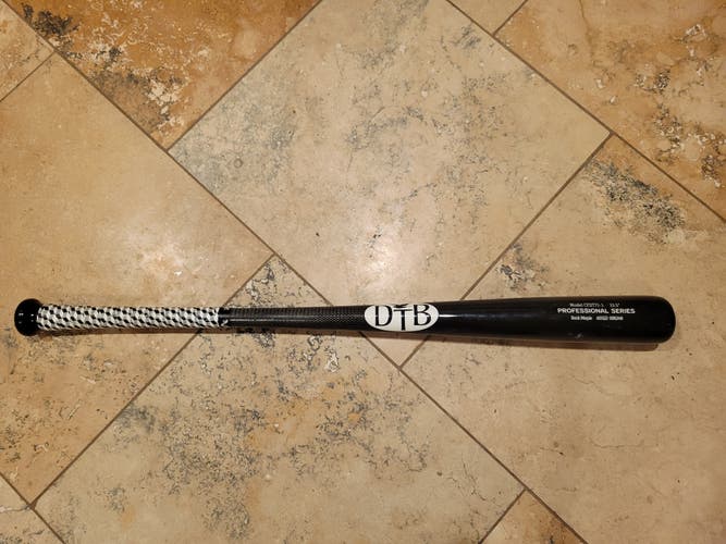 Dove Tail Carbon Fiber Wood Composite Bat 33.5"