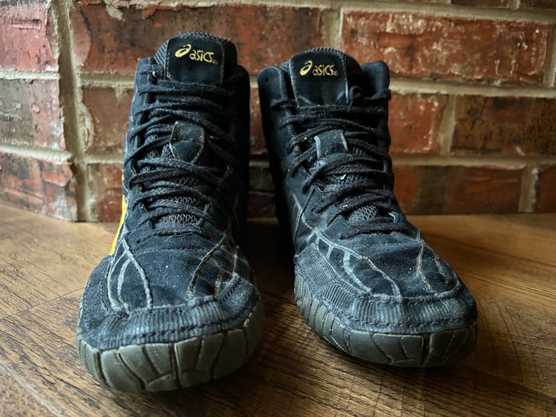 ASICS RULON Wrestling Shoes (Rare) | SidelineSwap | Buy and  display picture 1